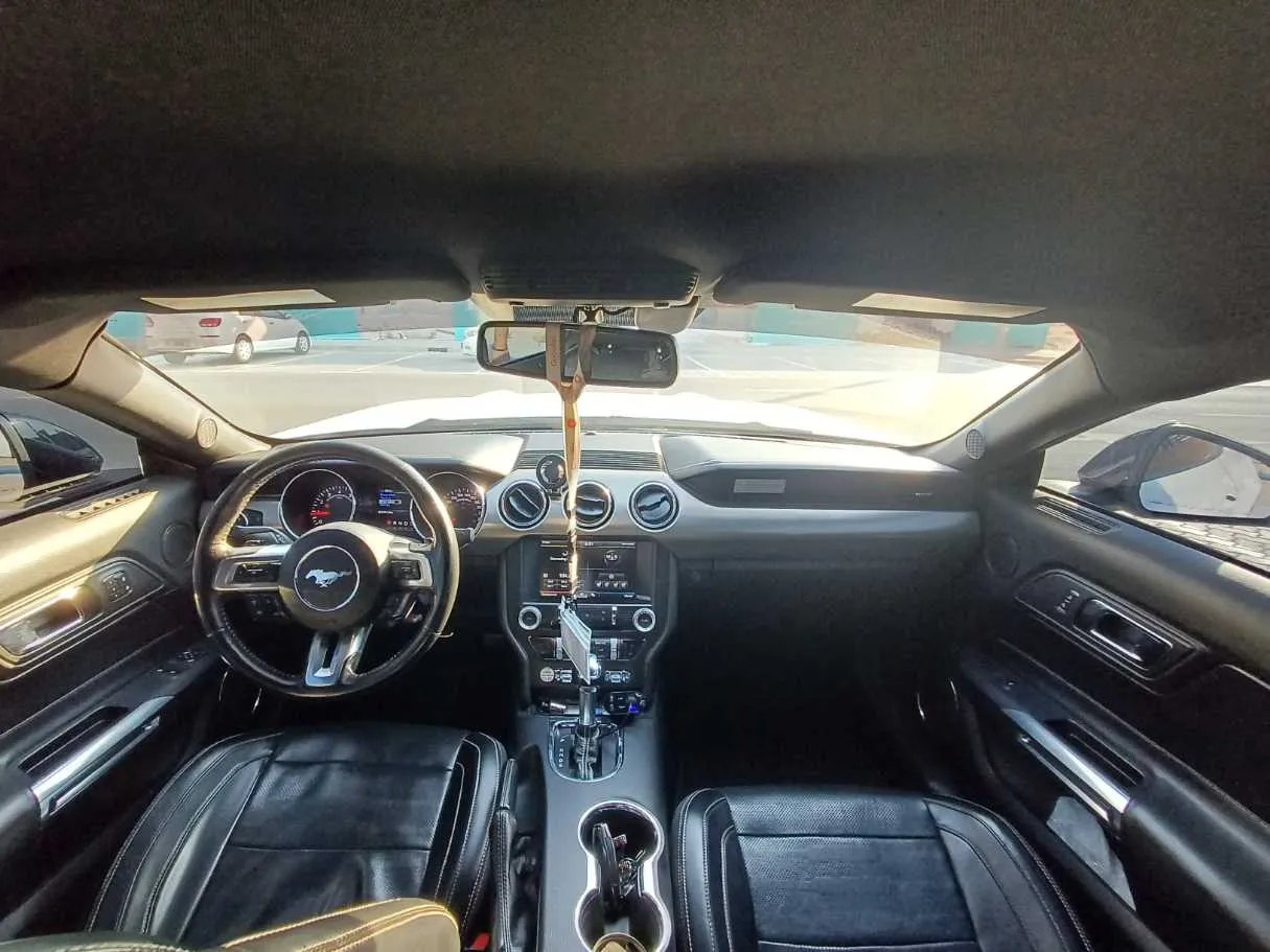 Car image 17