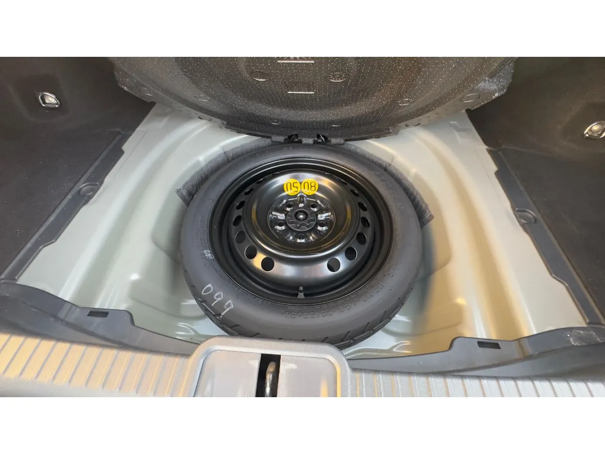 Car image 24