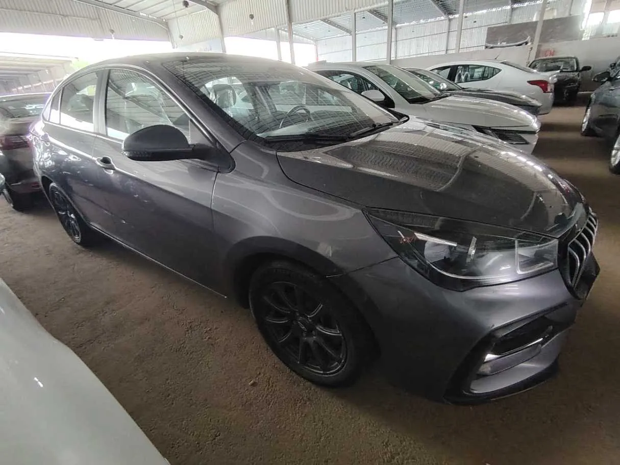 Car image 4