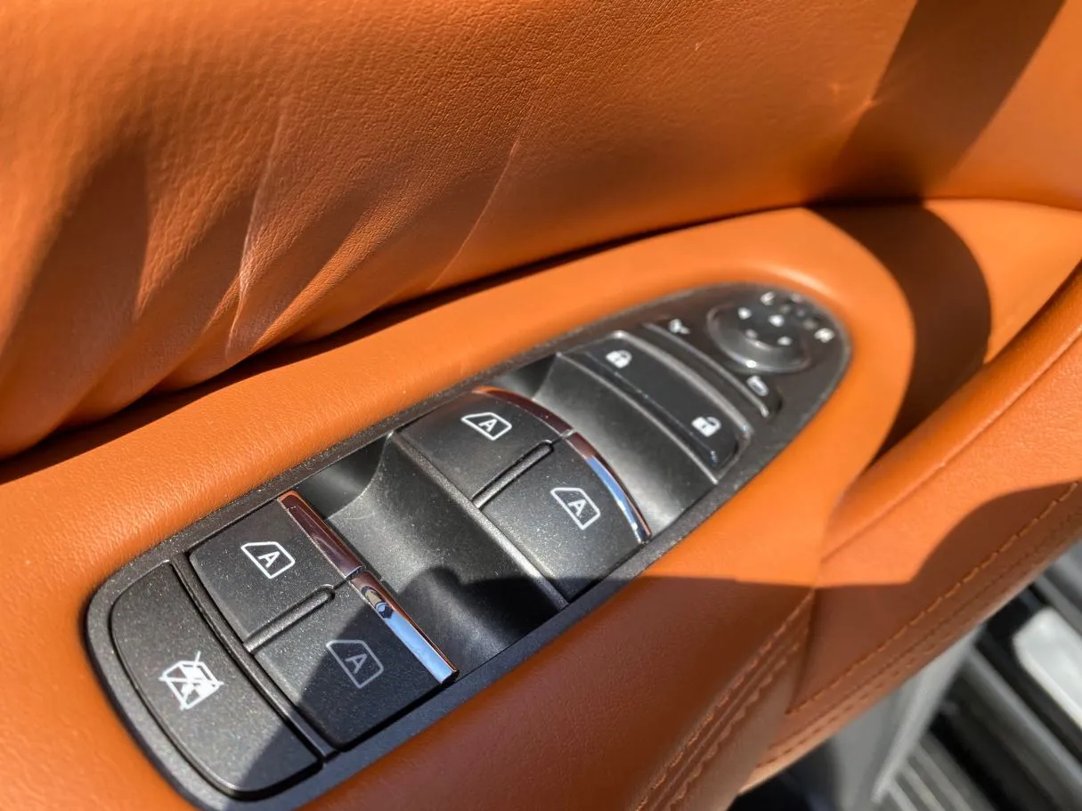 Car image 28