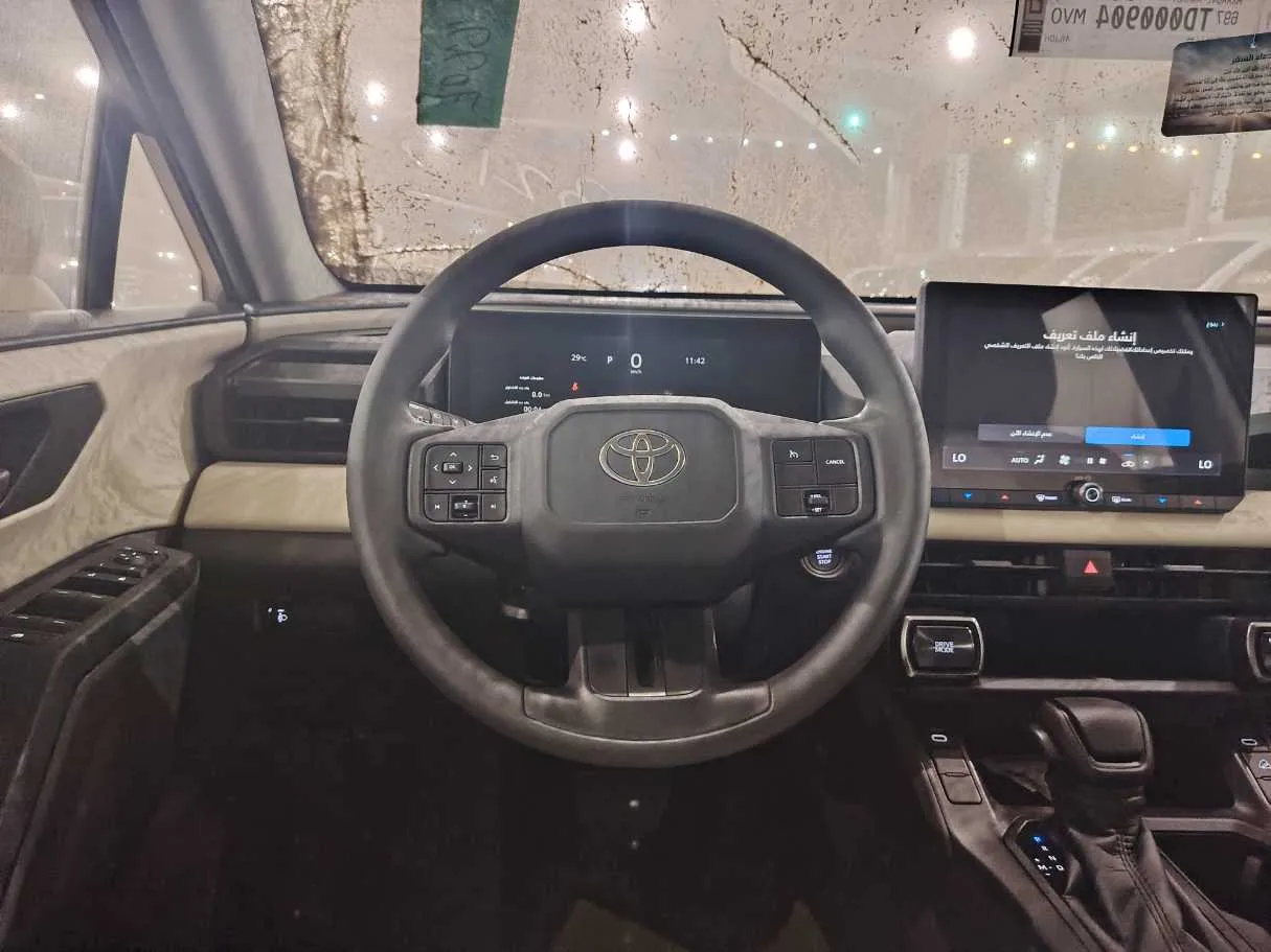 Car image 24