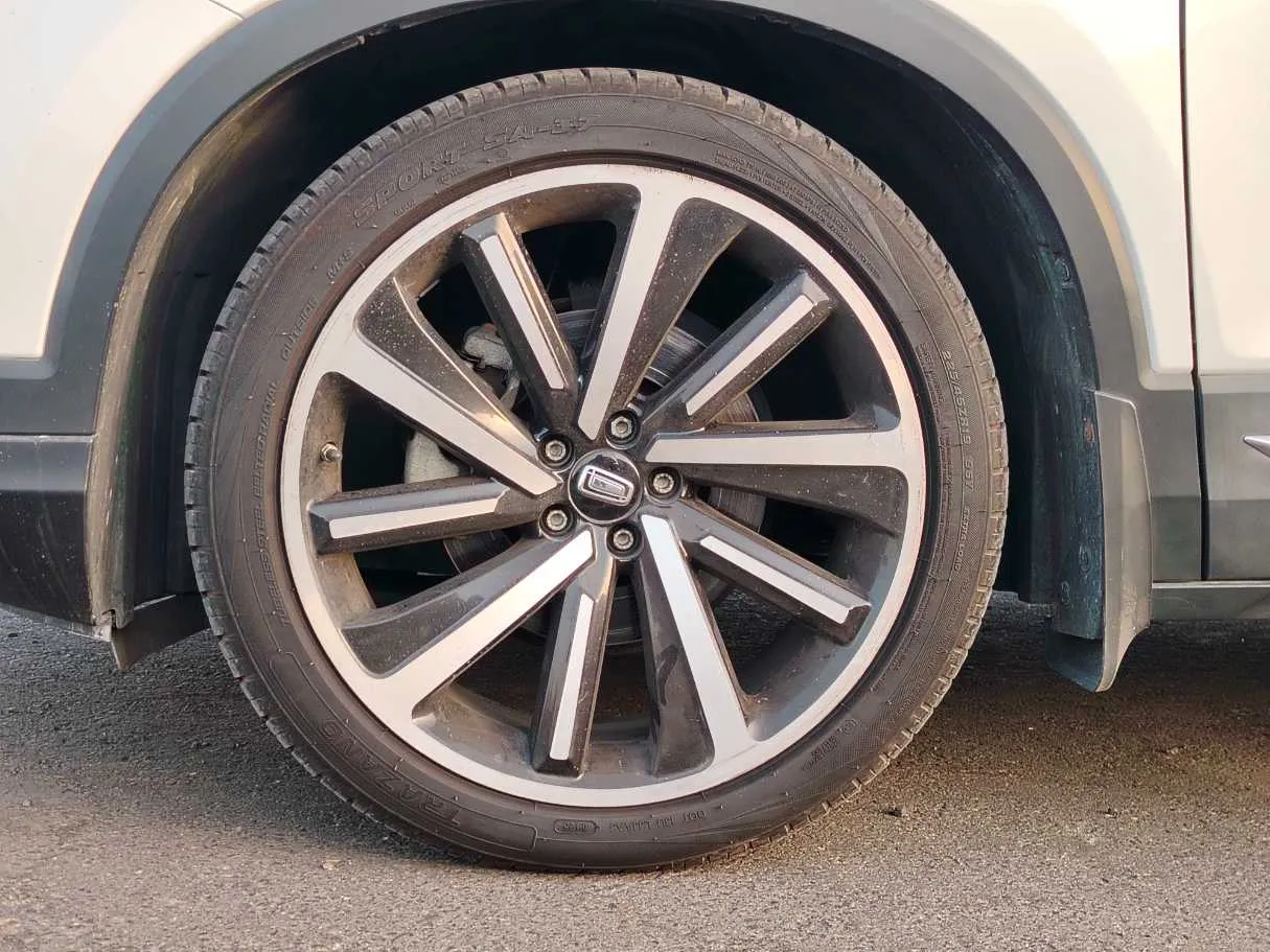 Car image 10