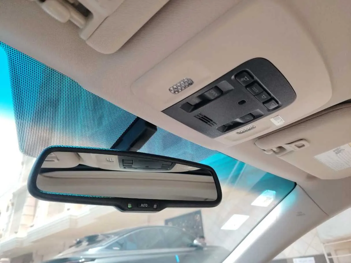 Car image 30