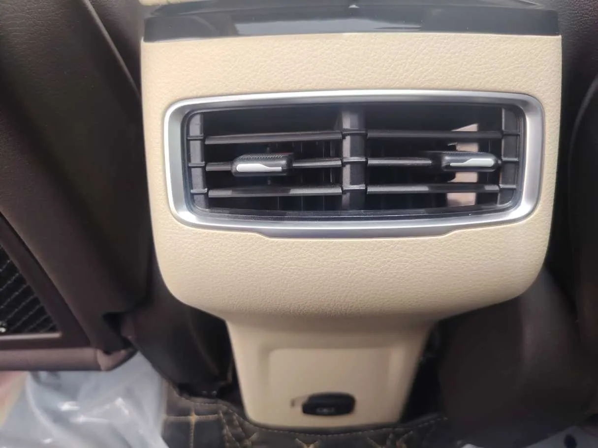 Car image 30