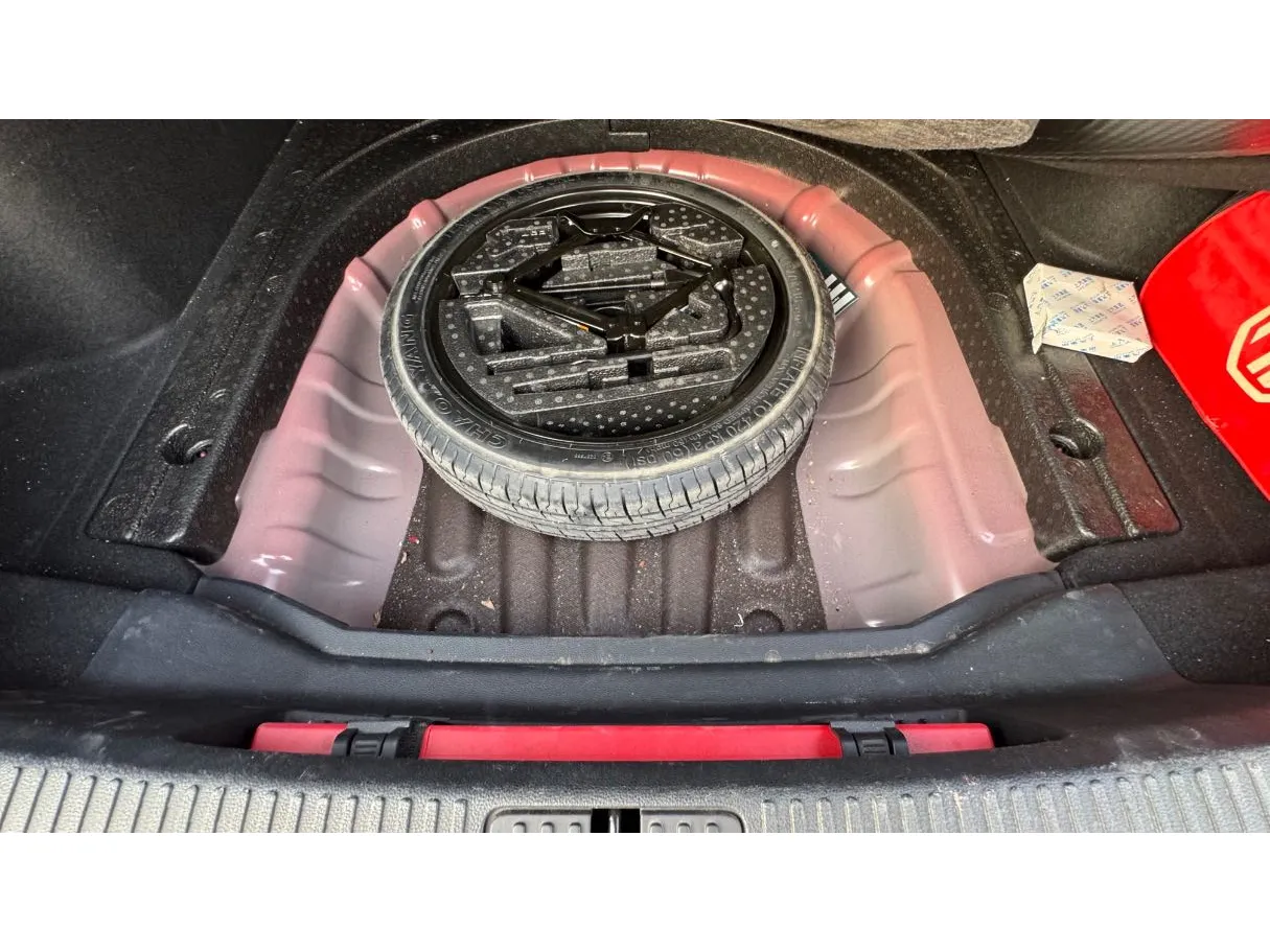 Car image 24
