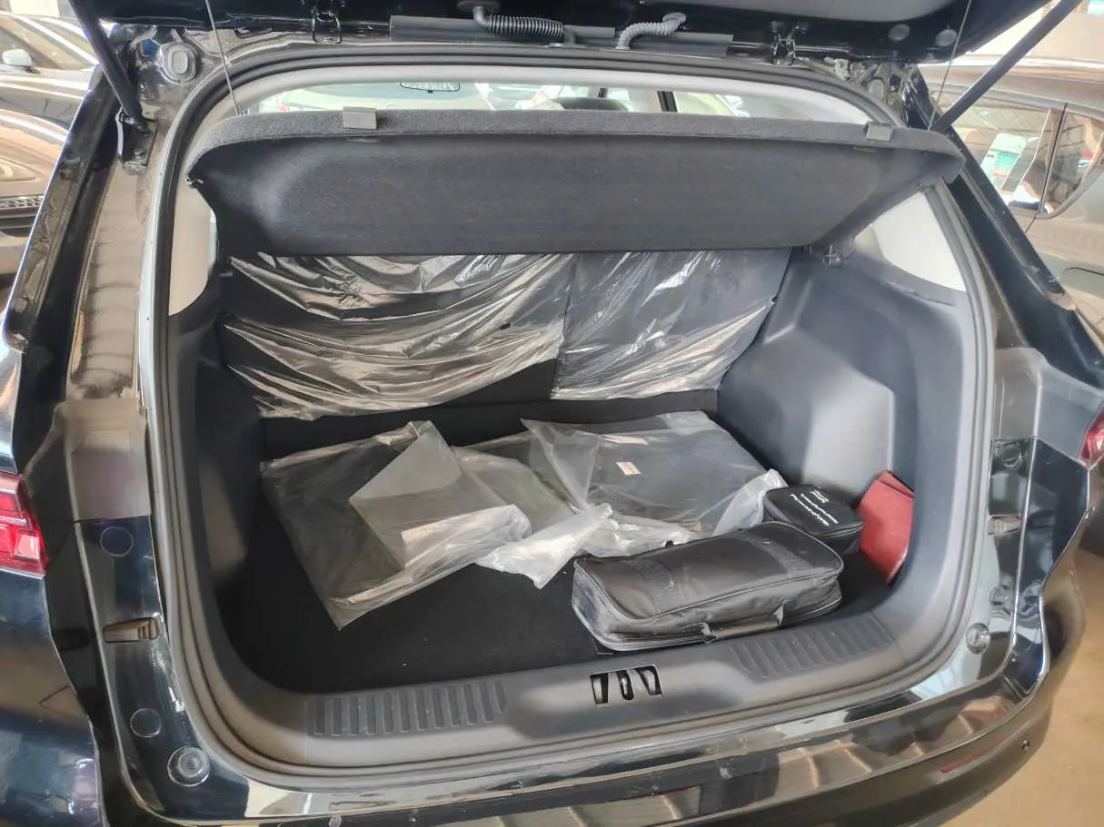 Car image 29