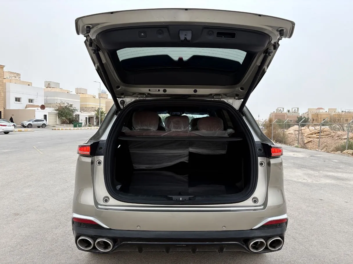 Car image 24