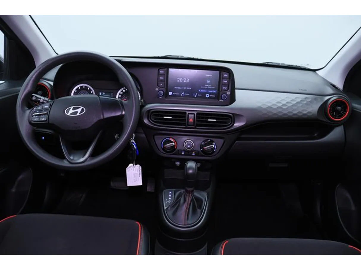 Car image 14