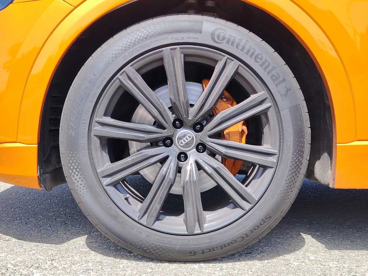 Car image 10