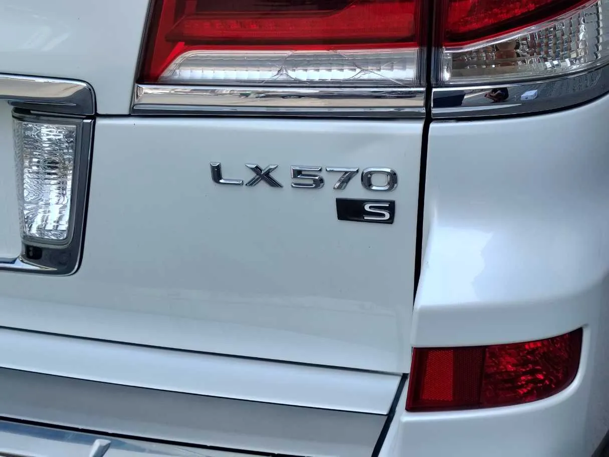 Car image 43