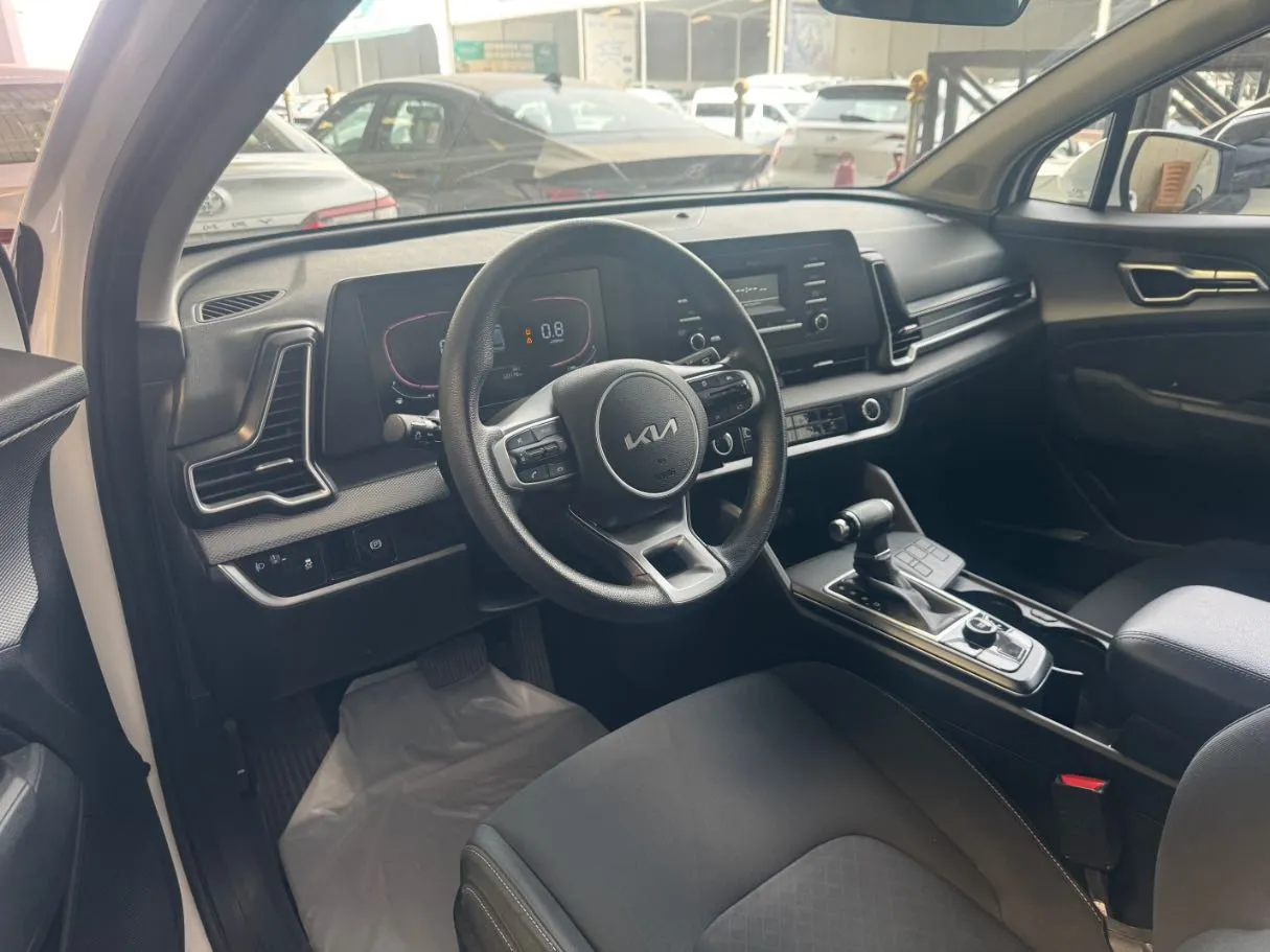 Car image 14