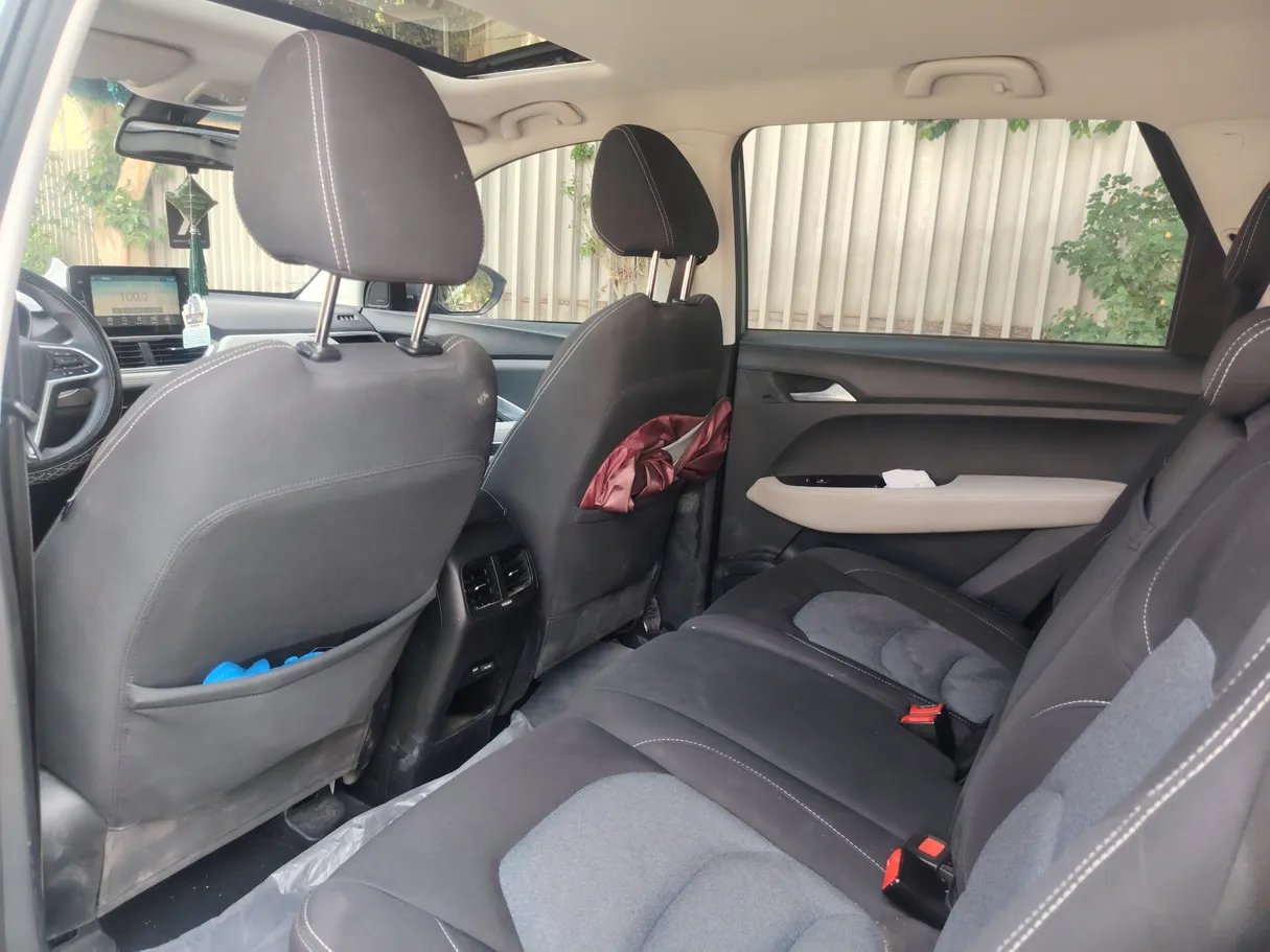 Car image 17