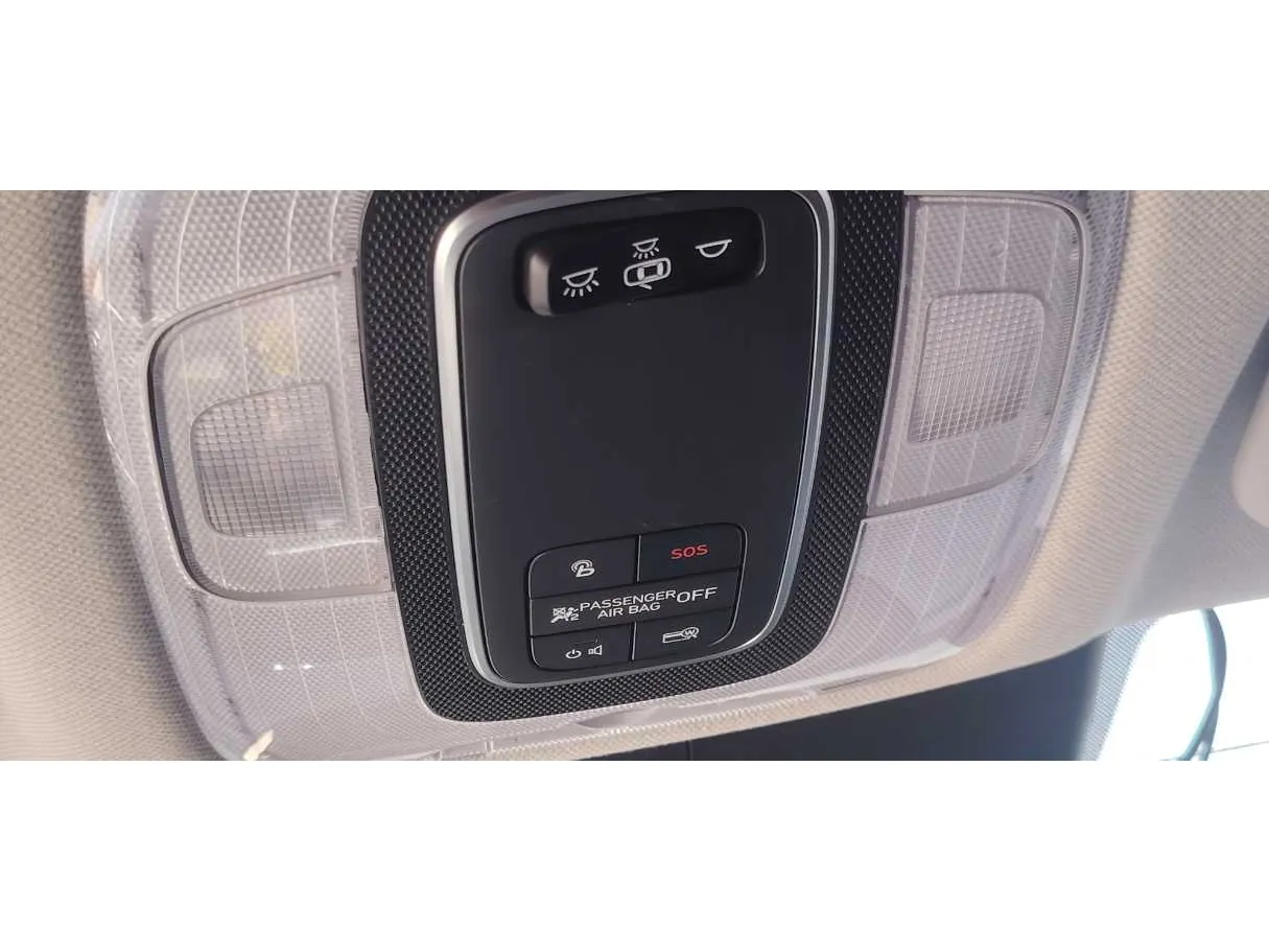 Car image 26