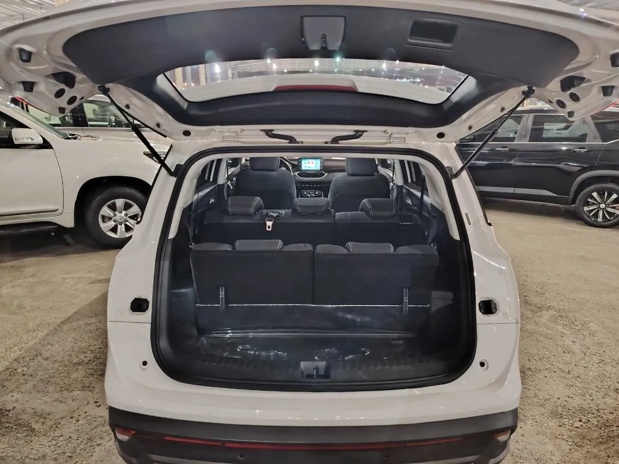Car image 27