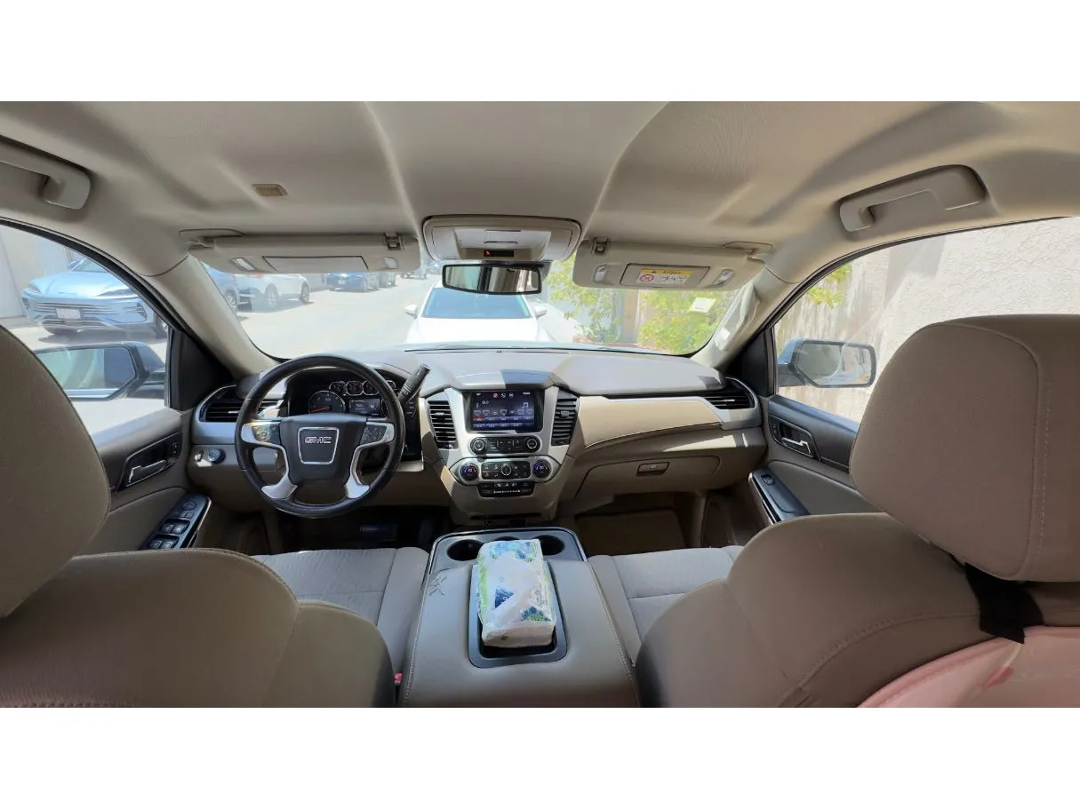 Car image 14