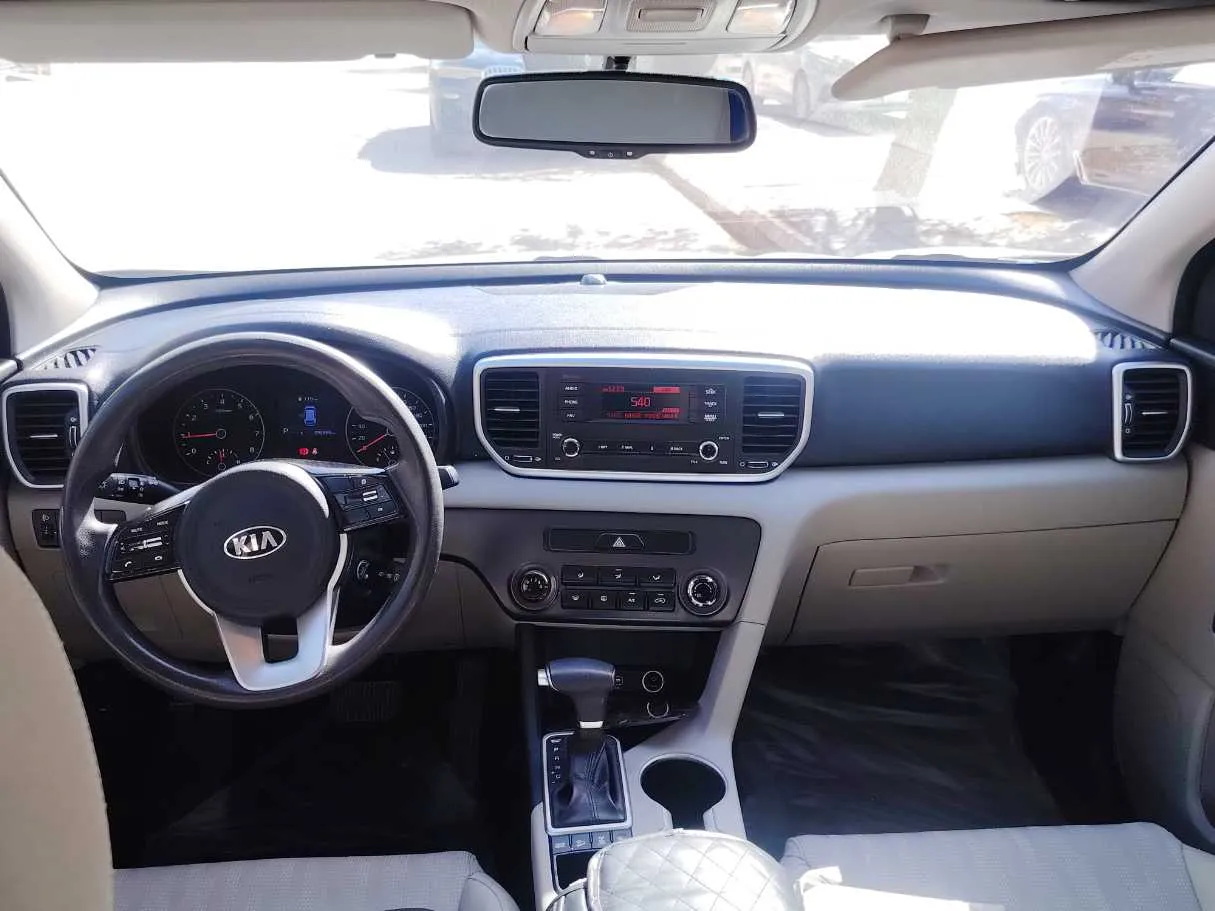 Car image 14