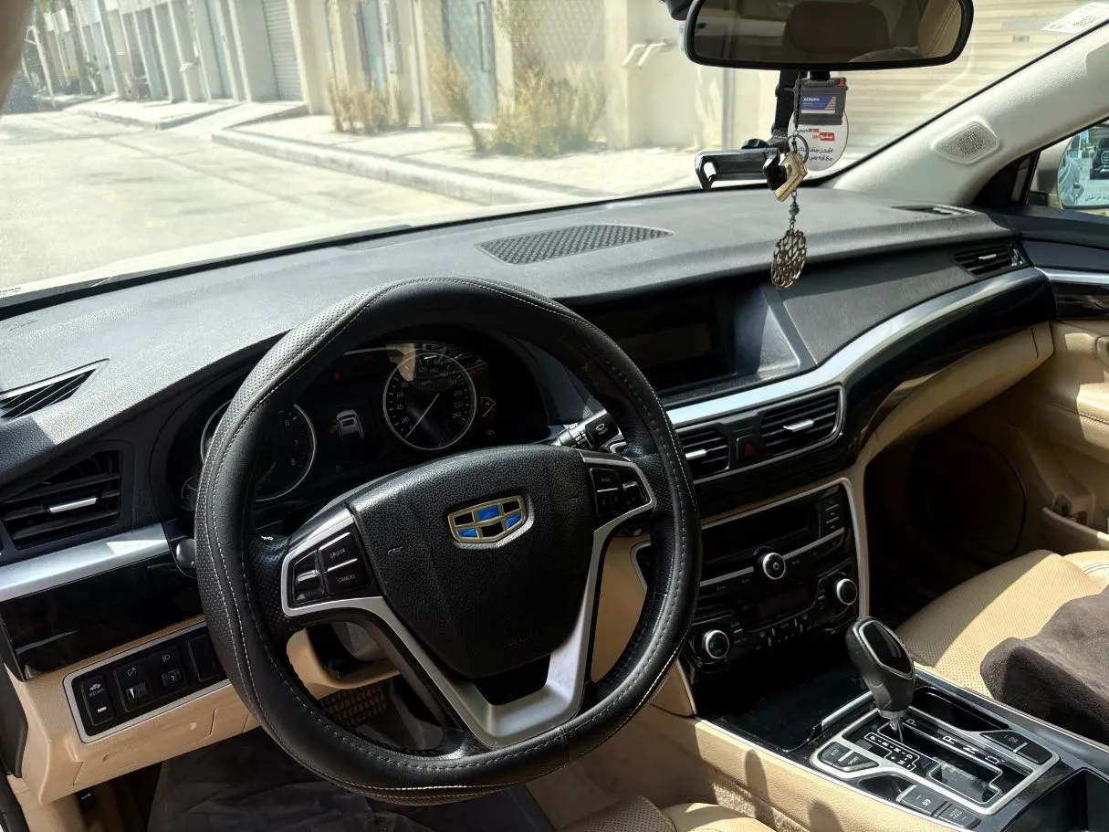Car image 10