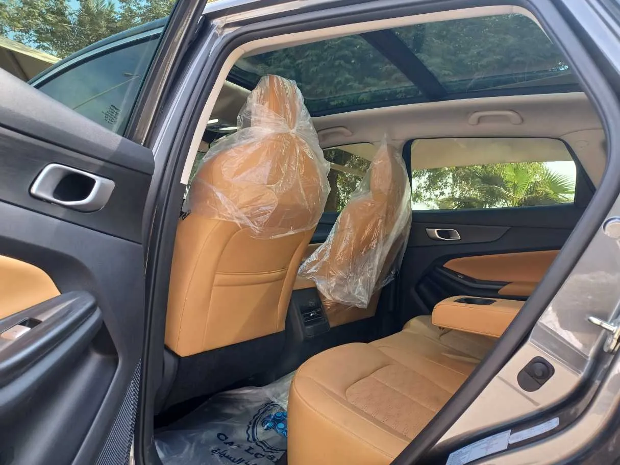 Car image 15