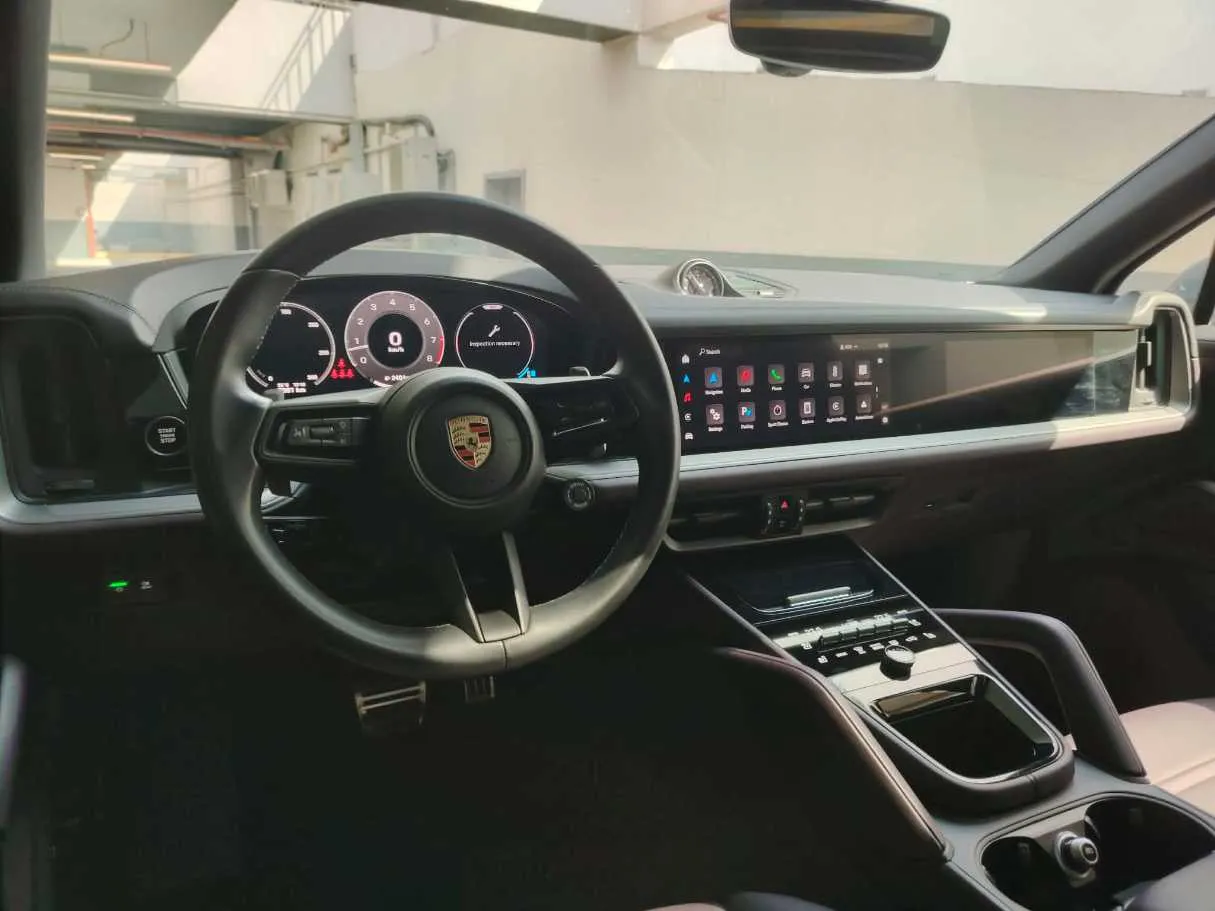 Car image 19