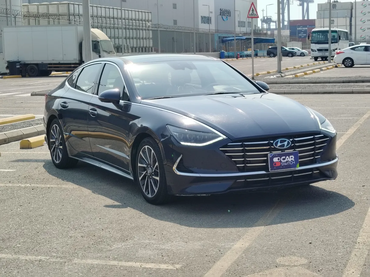 Car image 3