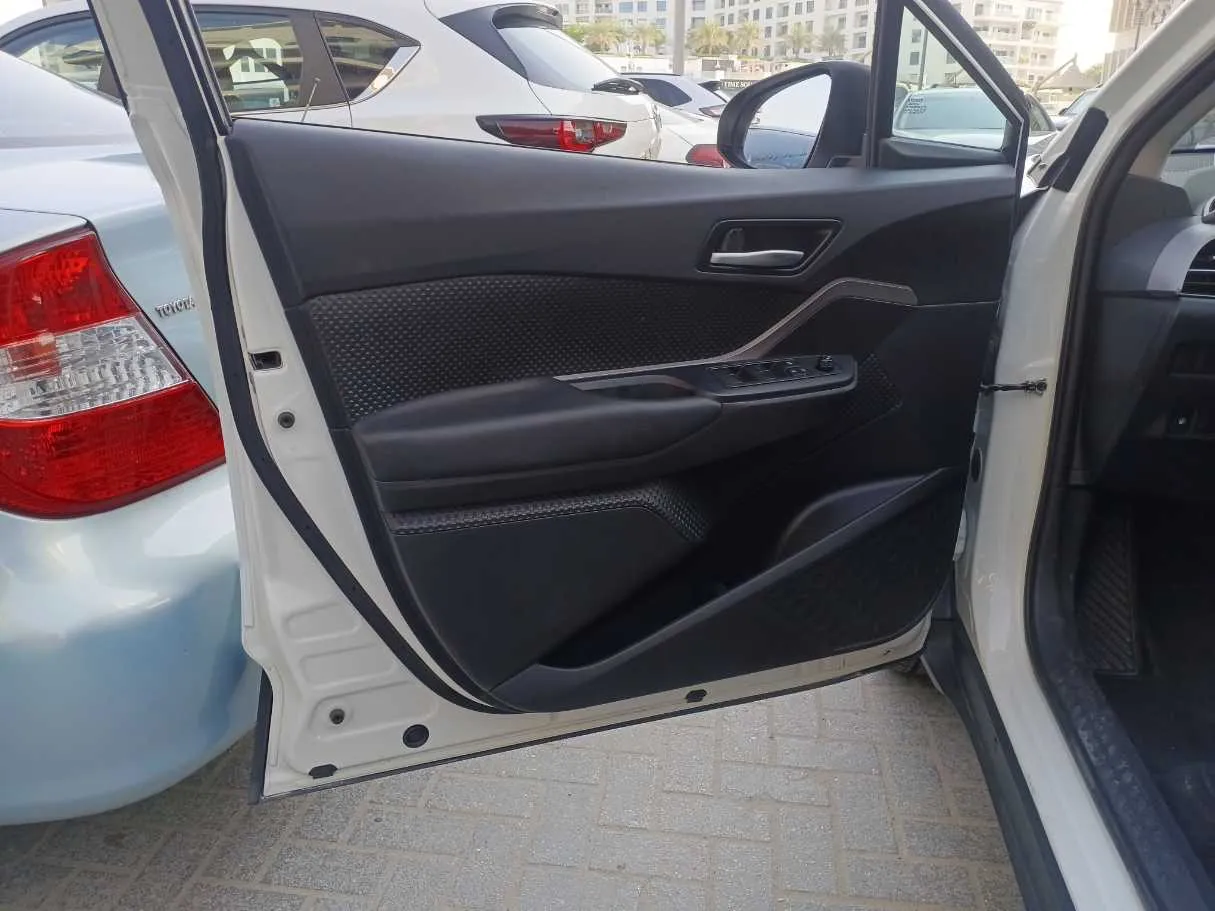 Car image 10
