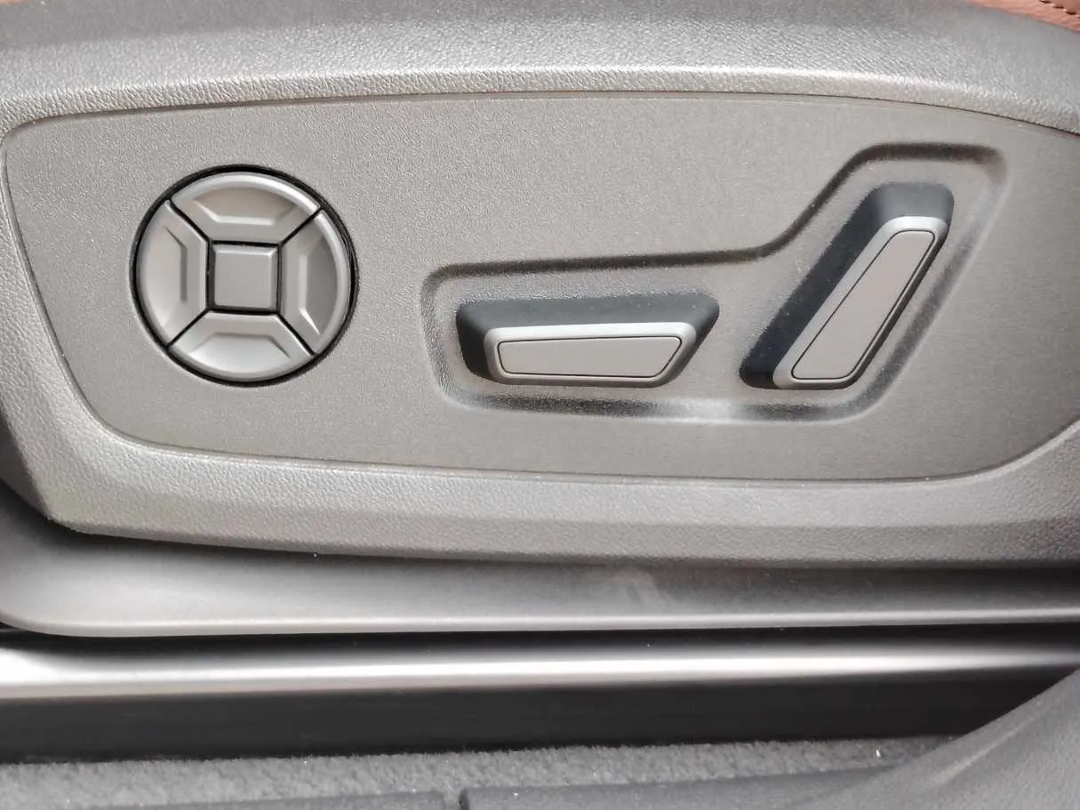 Car image 31