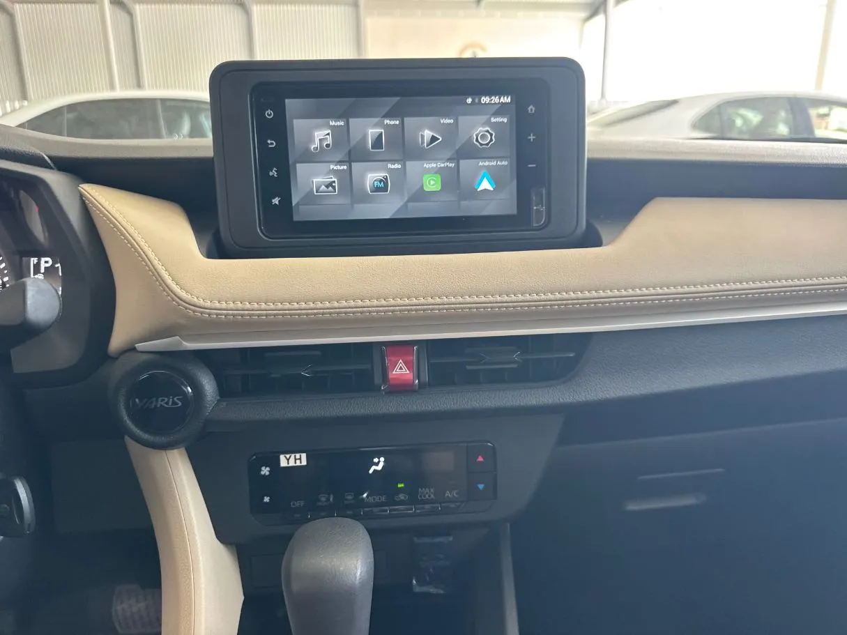 Car image 12