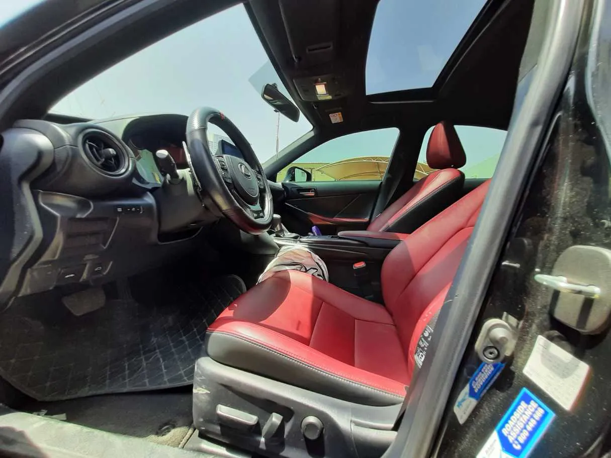 Car image 12