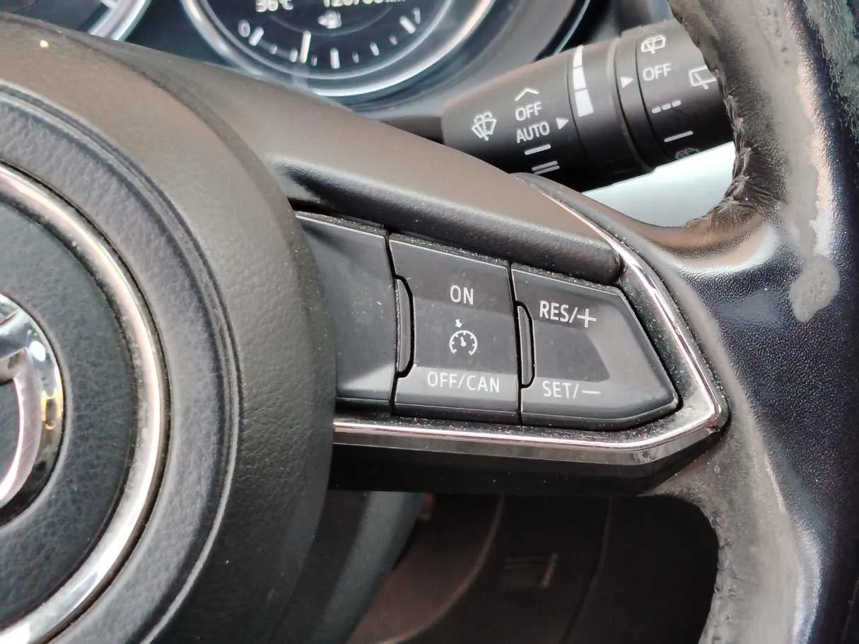 Car image 30