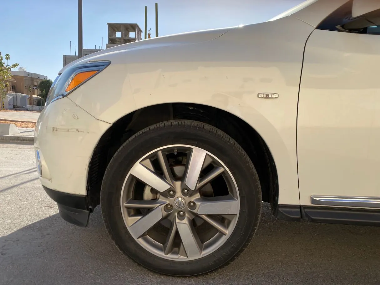 Car image 9