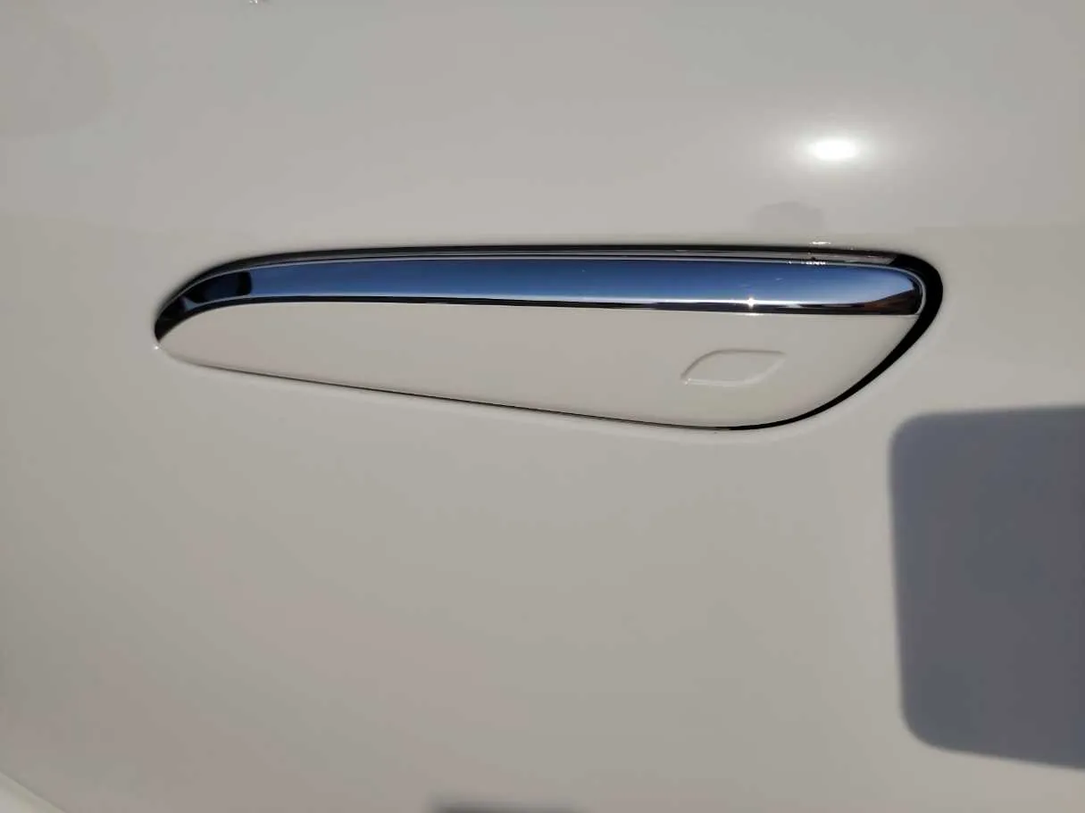 Car image 27