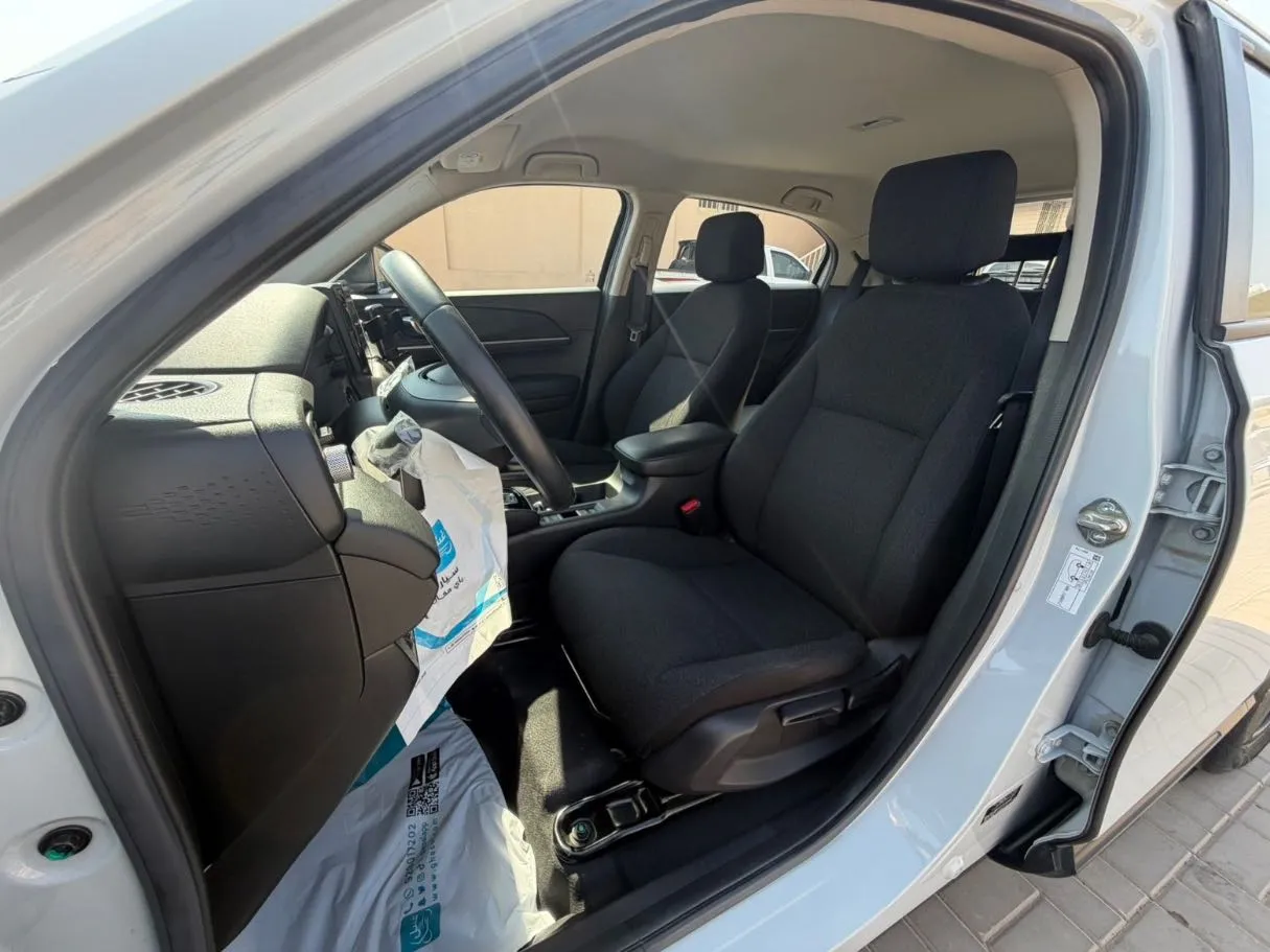 Car image 11