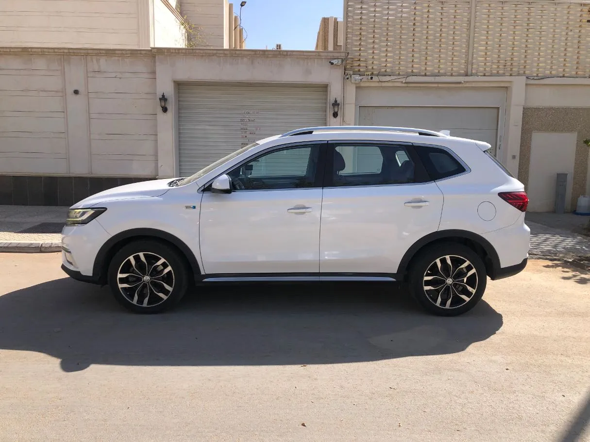 Car image 8