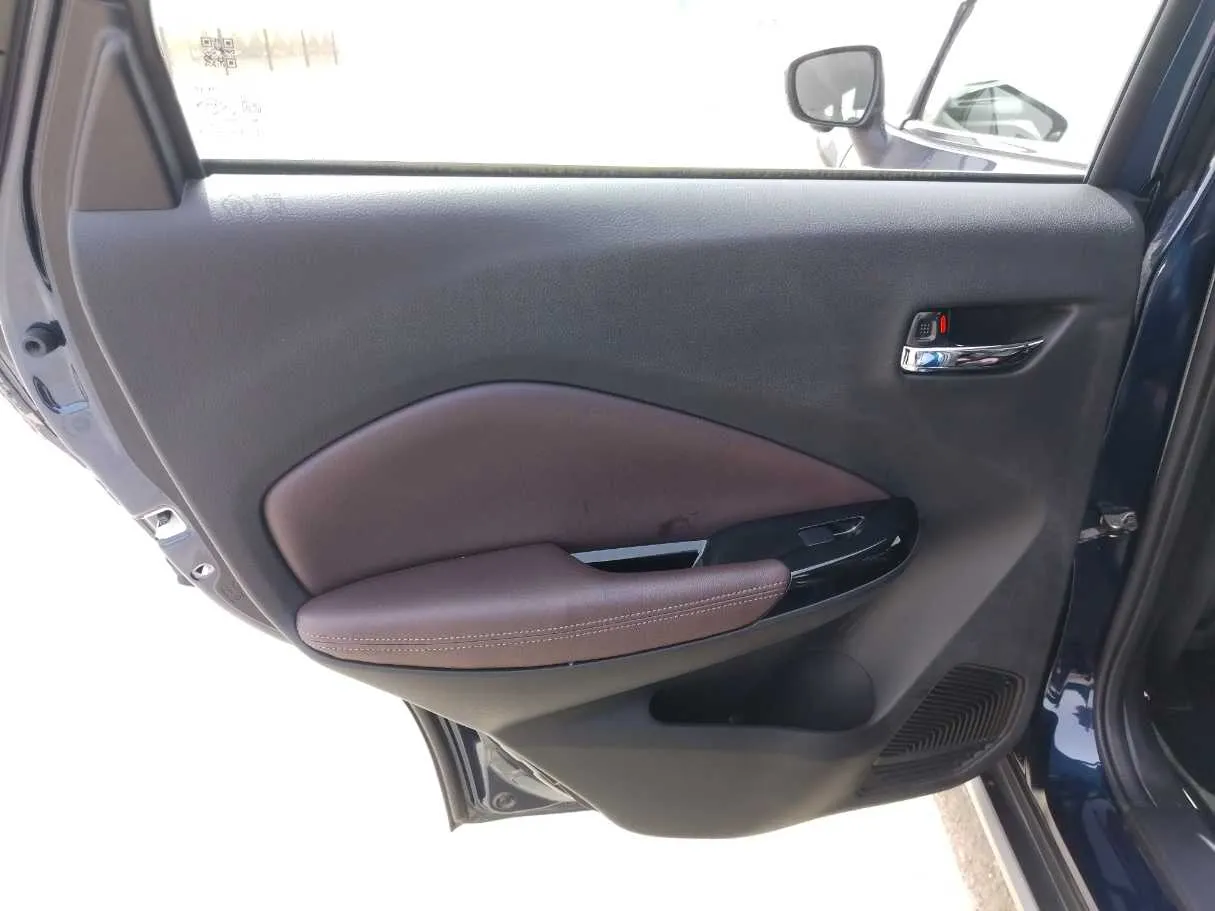 Car image 36
