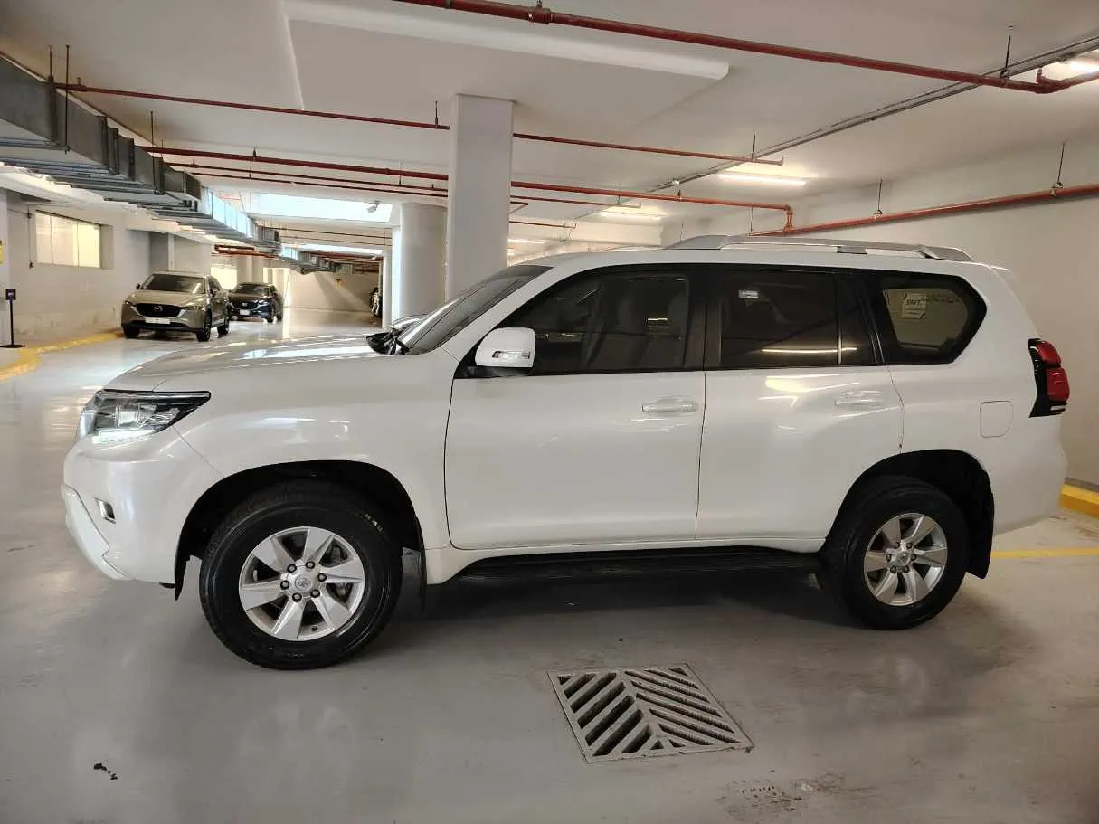 Car image 8