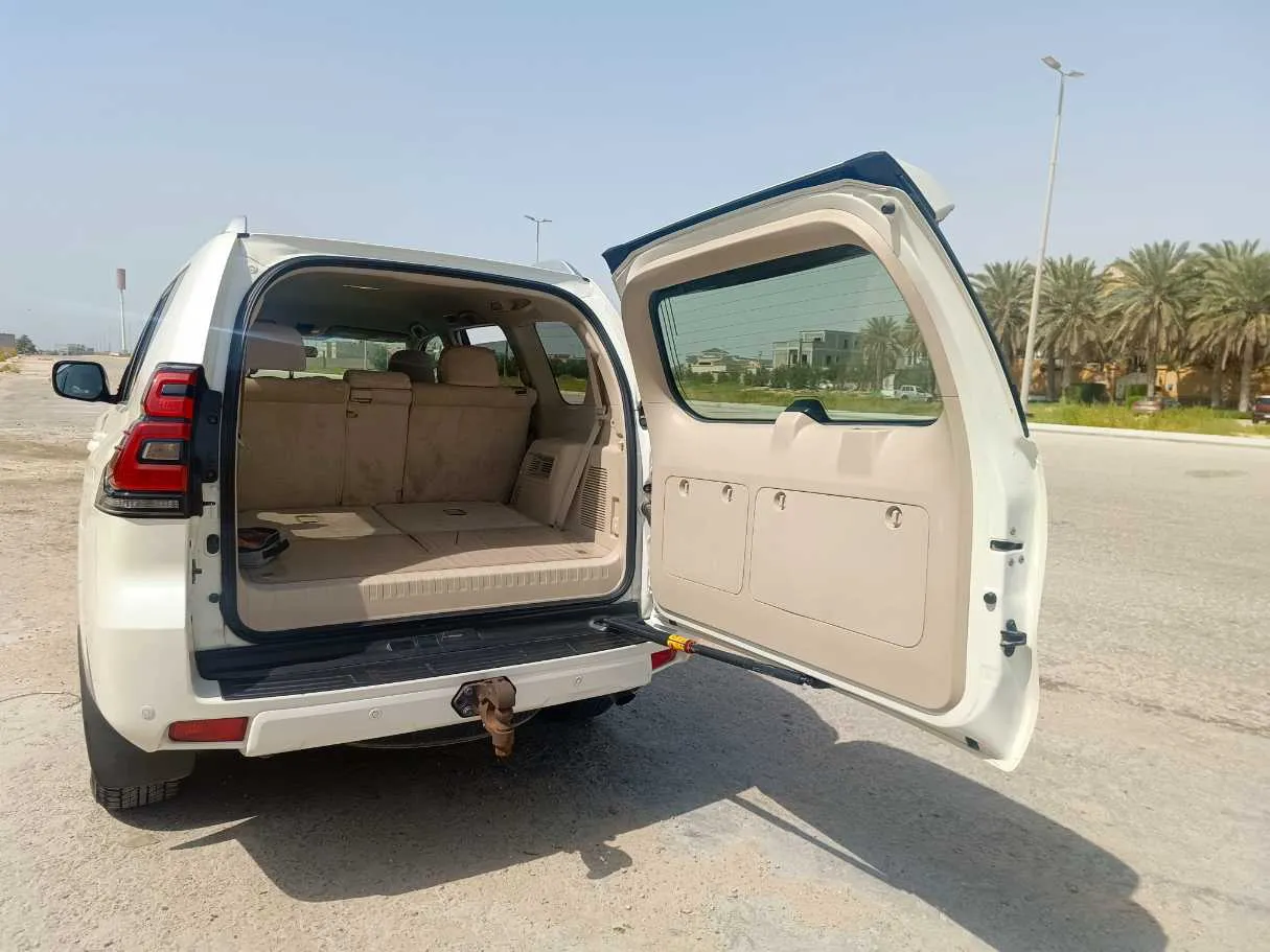 Car image 26