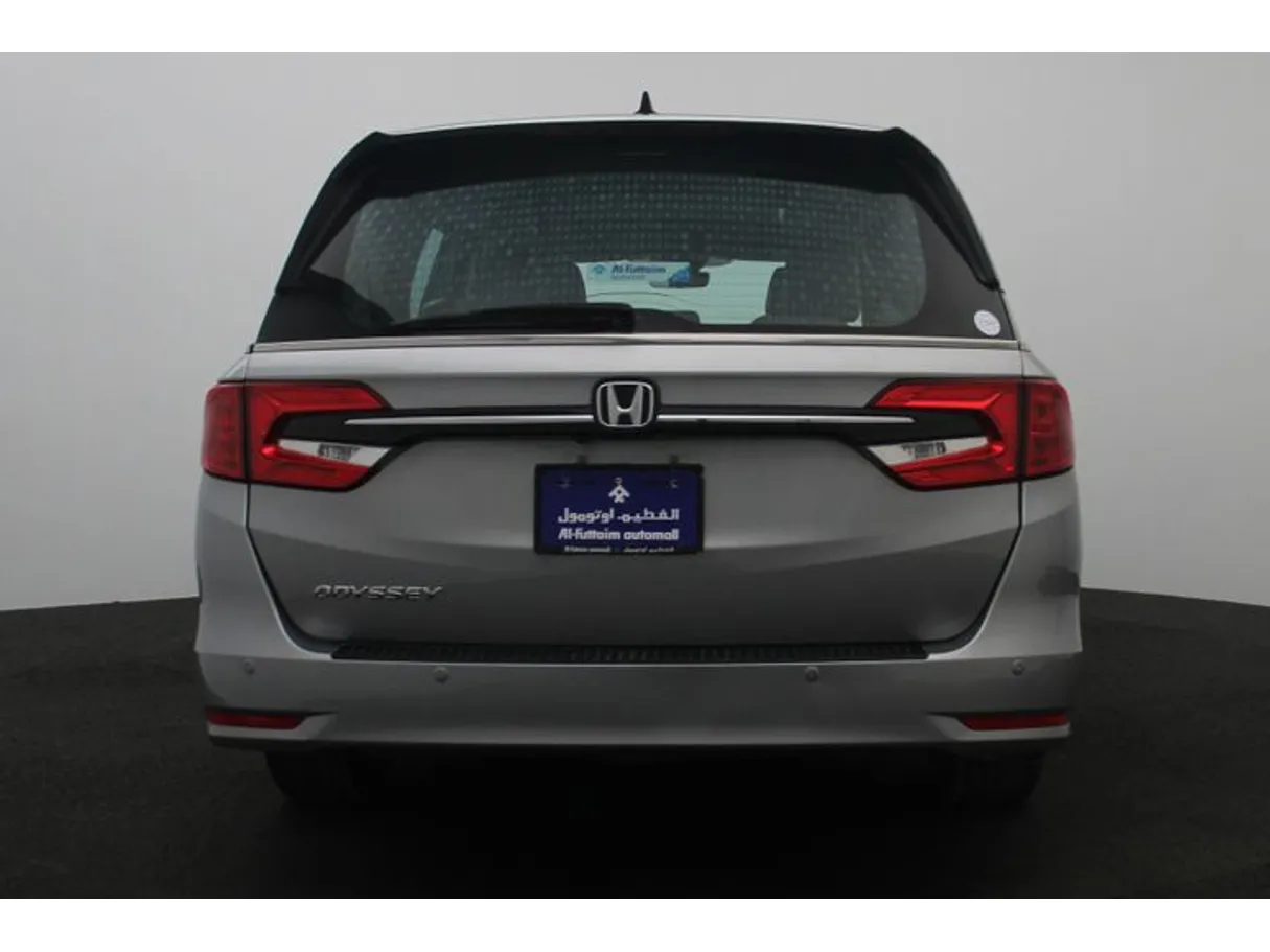 Car image 12