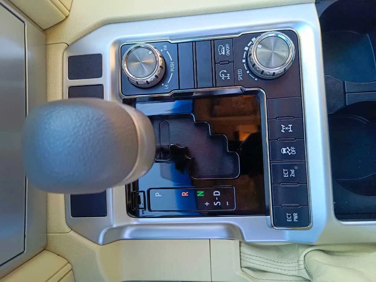 Car image 25