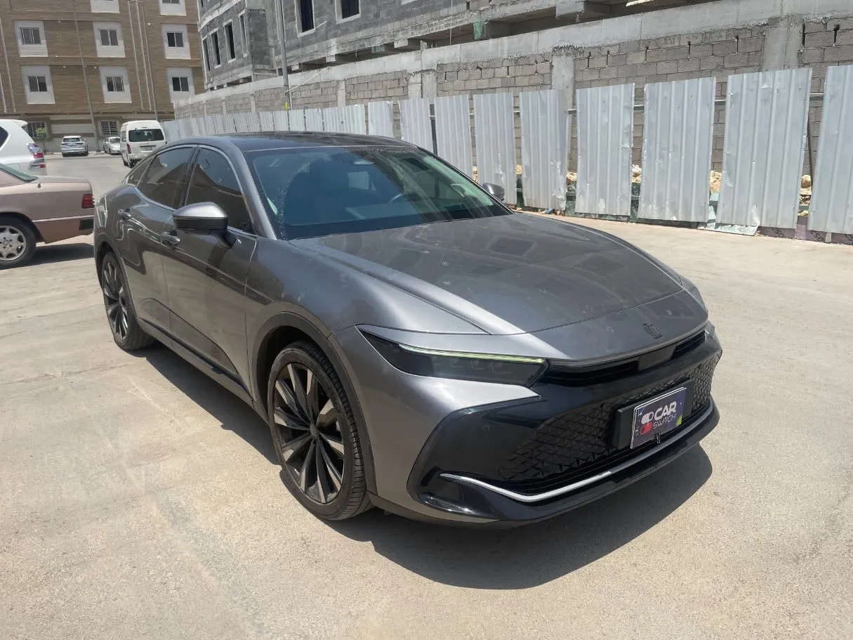 Car image 3
