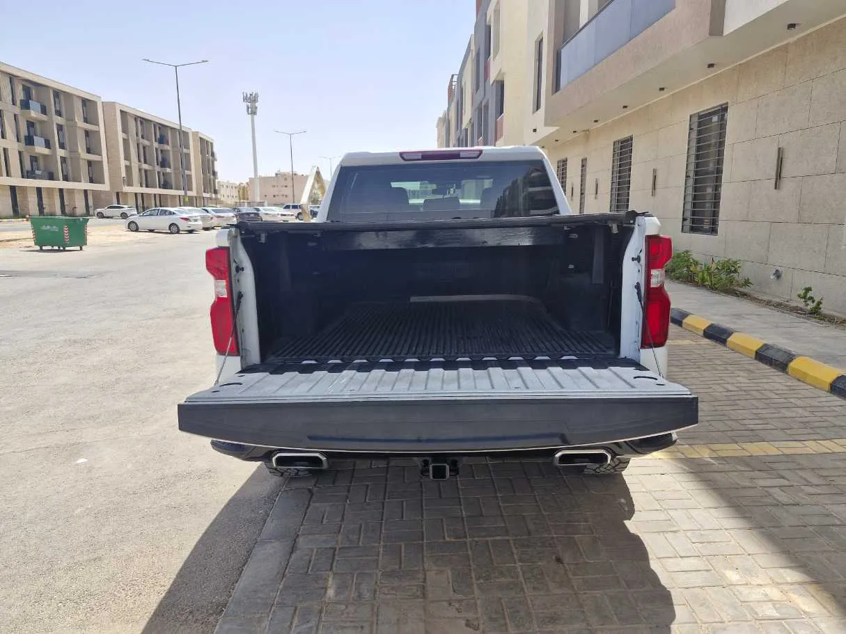 Car image 20