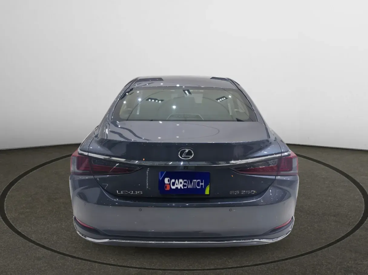 Car image 4