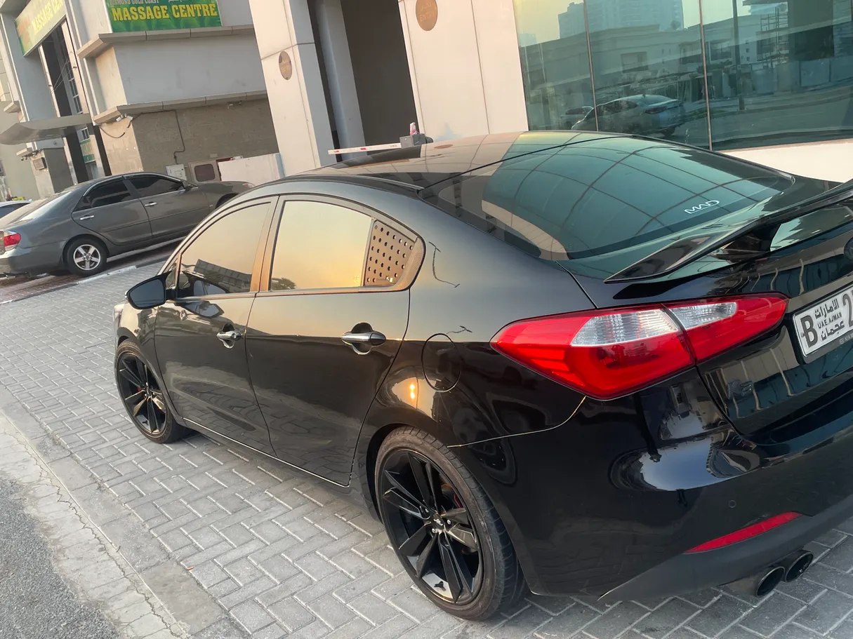 Car image 14