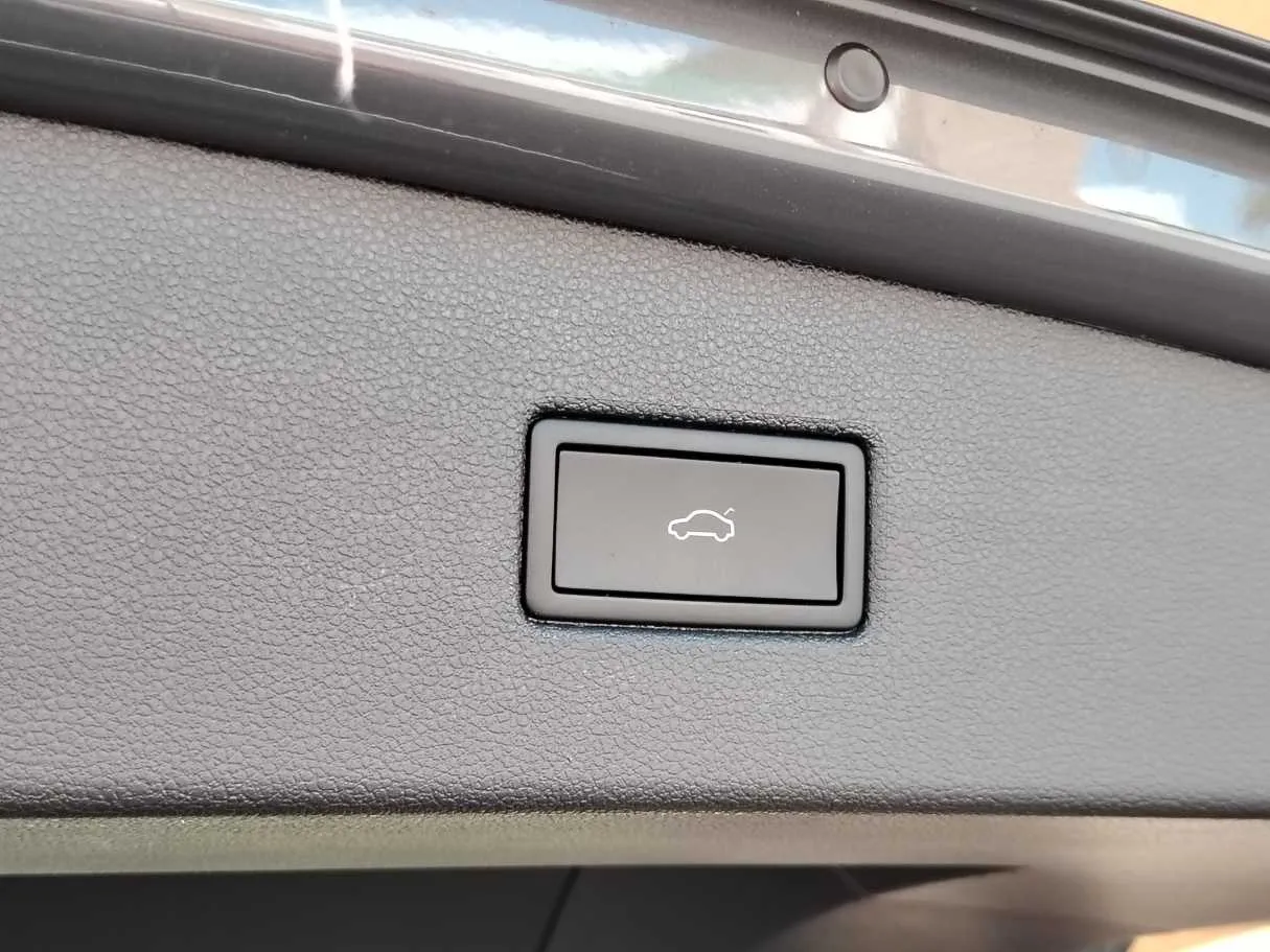 Car image 33