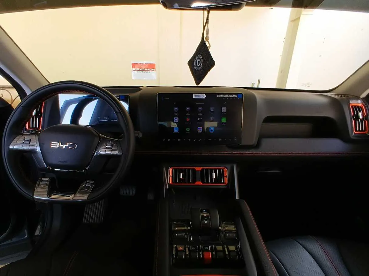 Car image 15