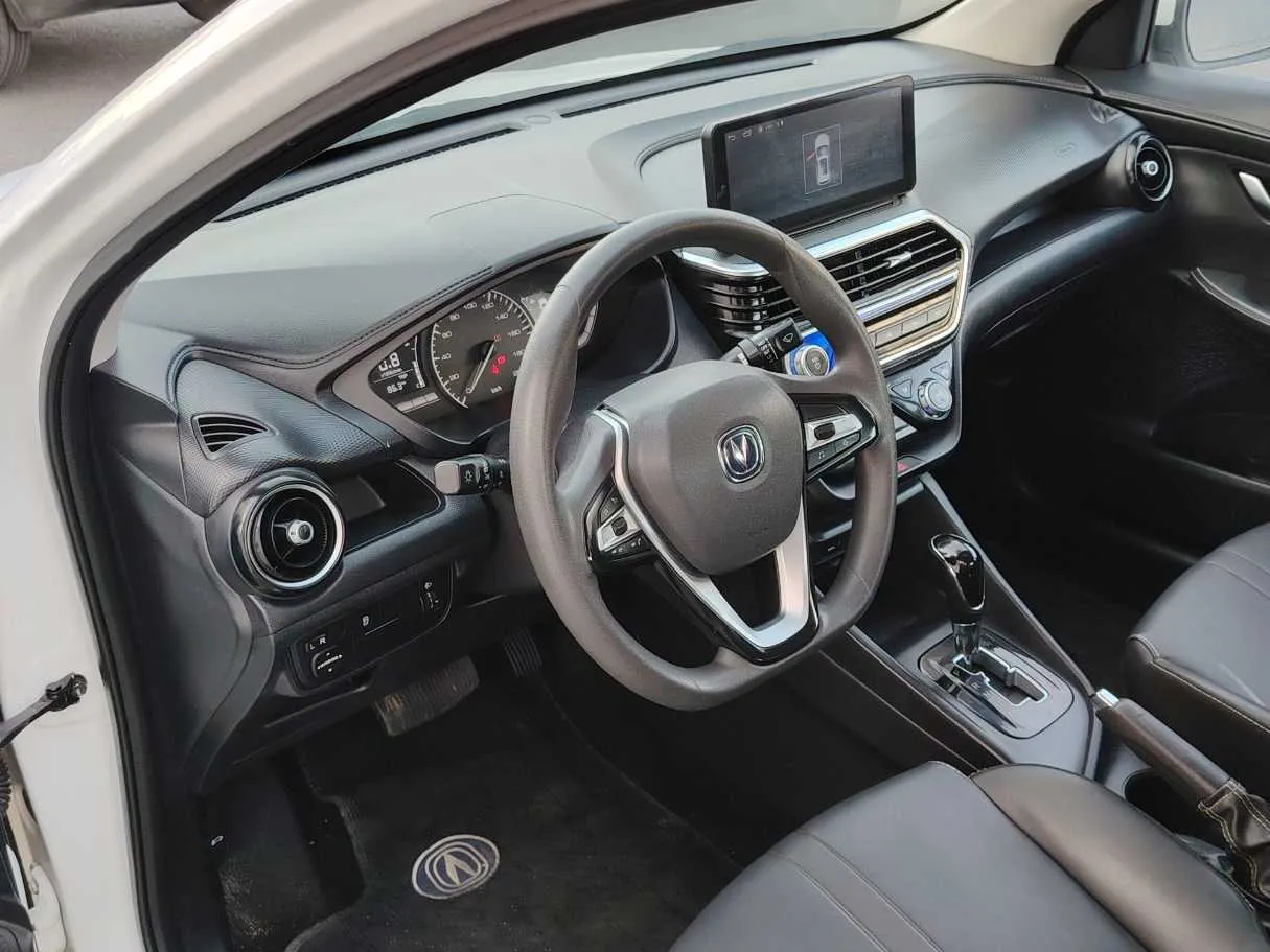 Car image 13
