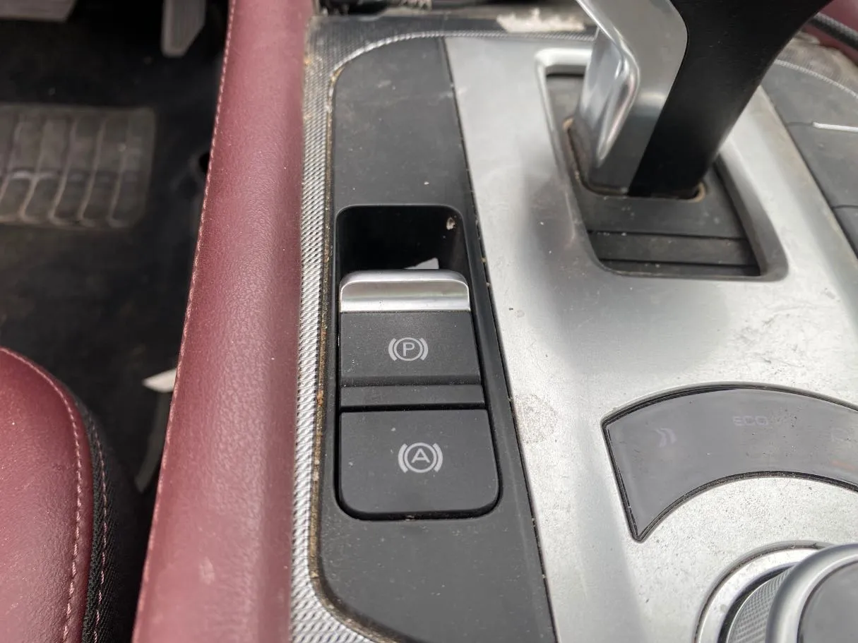 Car image 23