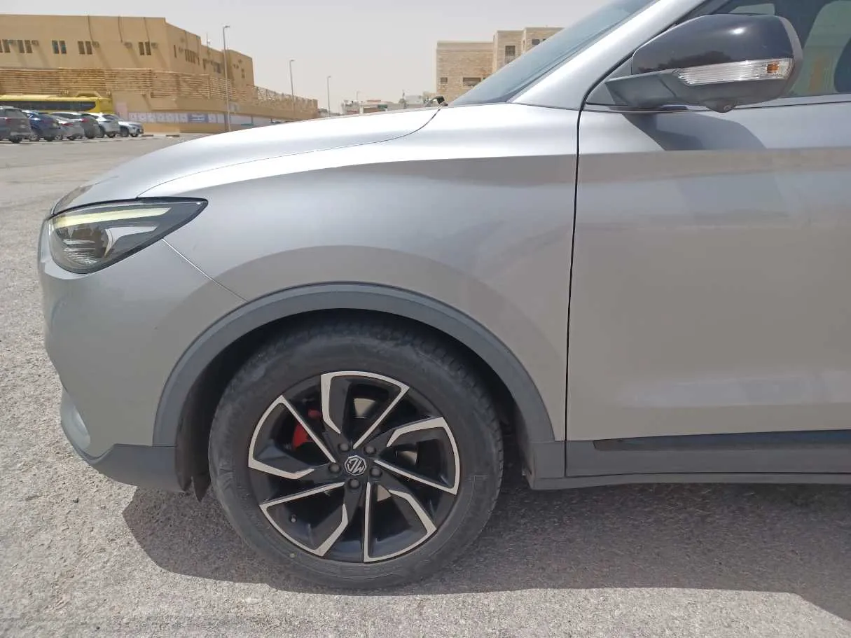Car image 9