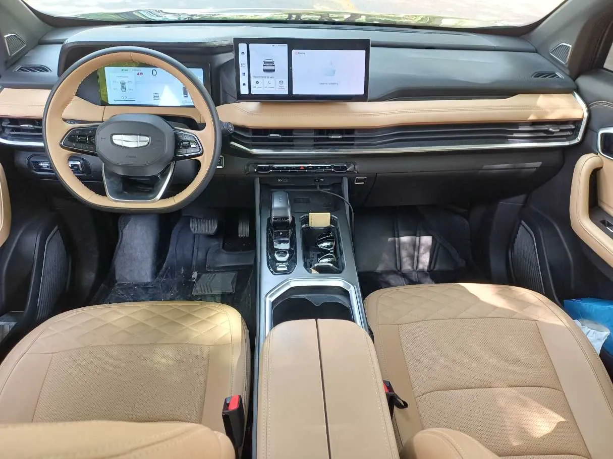 Car image 16