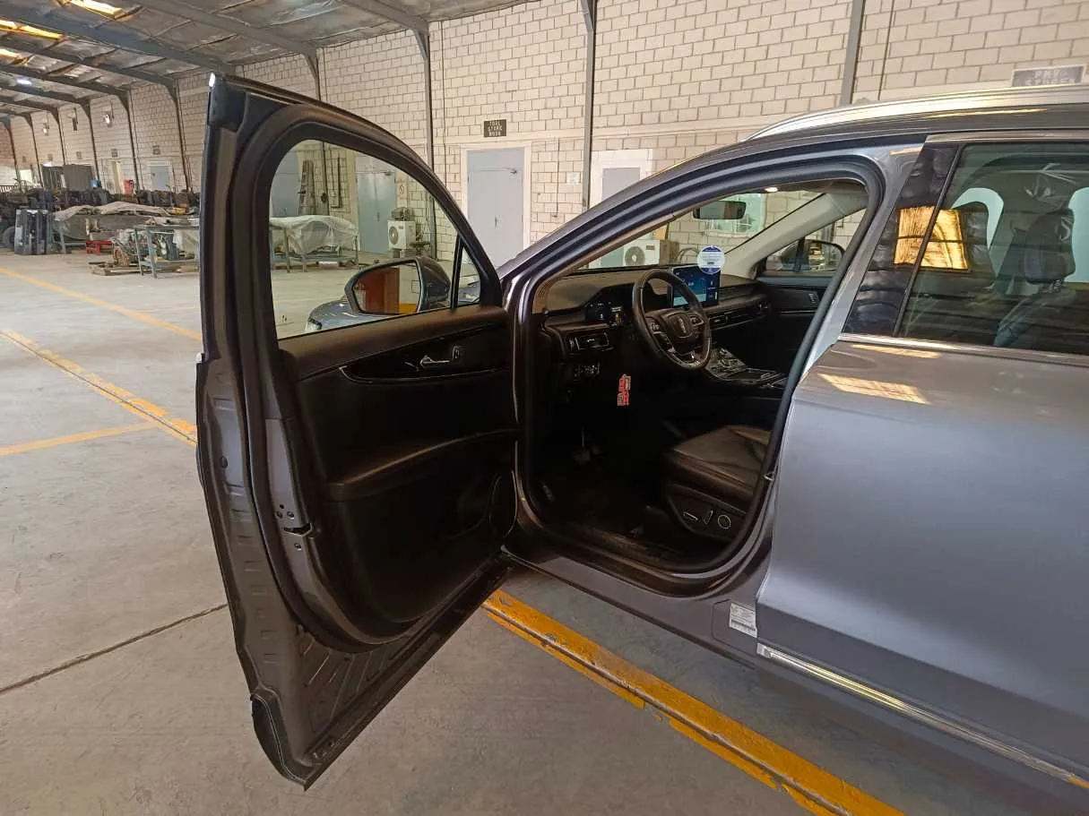 Car image 11