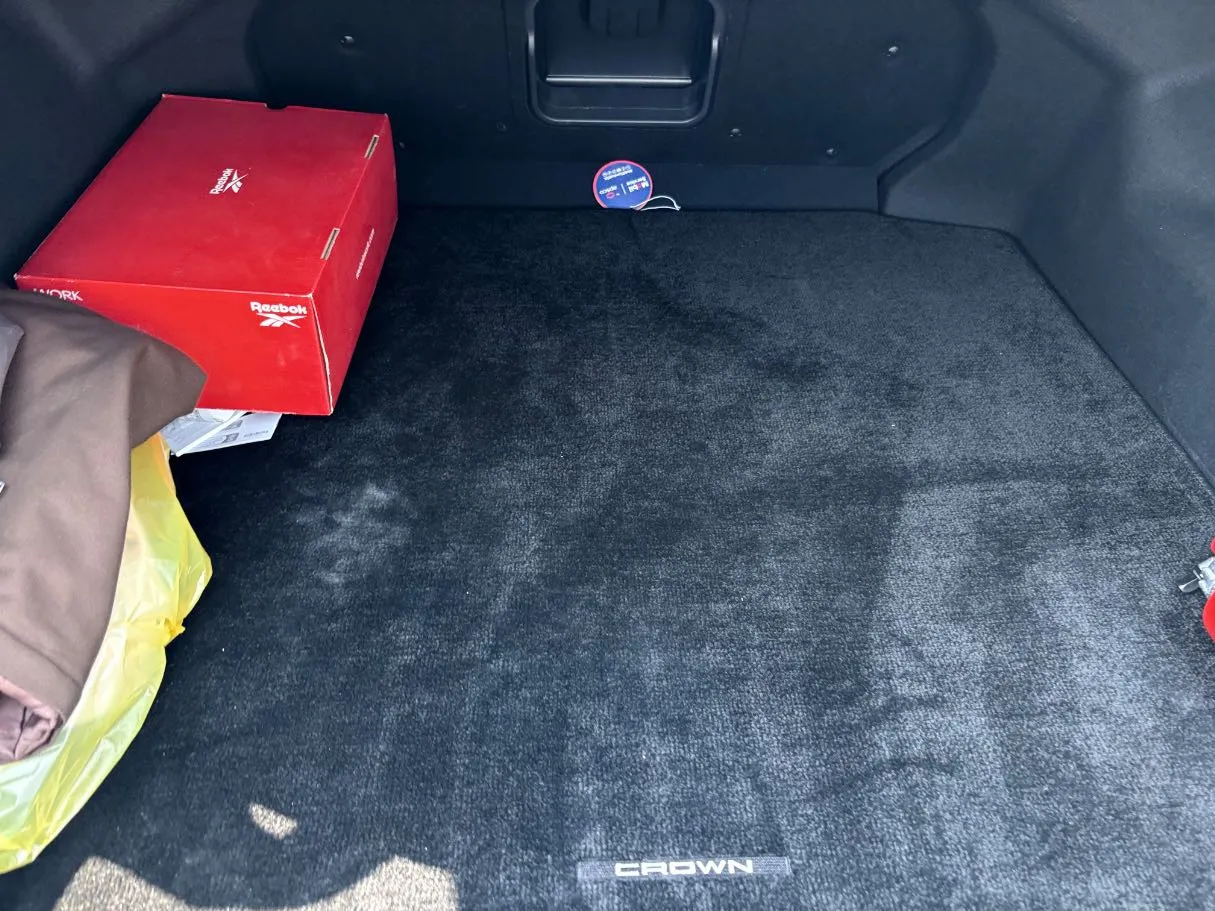 Car image 26